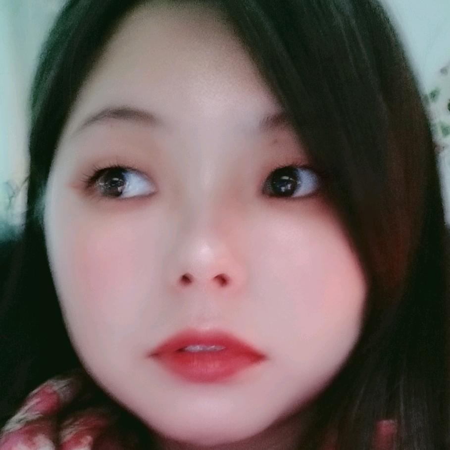 下雨的女孩😃😃
