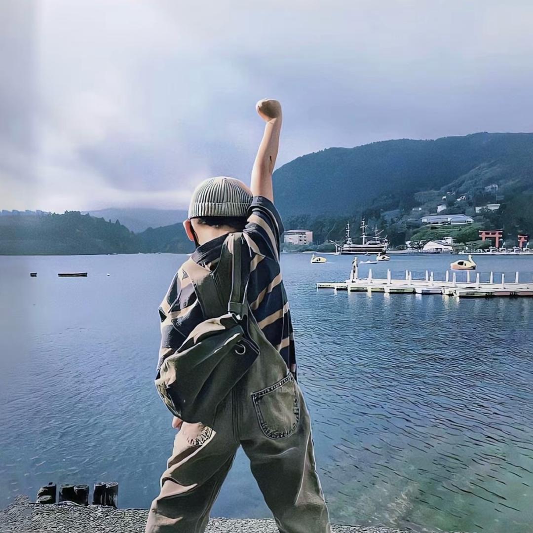 乌漆嘛黑-