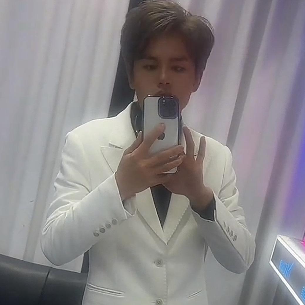 监利ME公馆6号艺术潘总监 单手双刀剪发