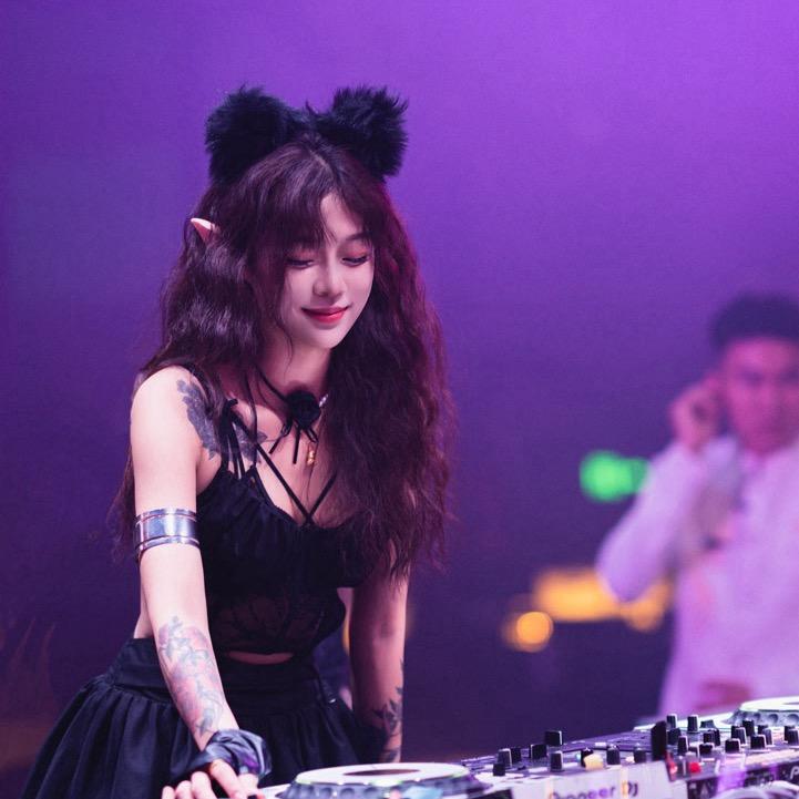 DJ  AC小红帽