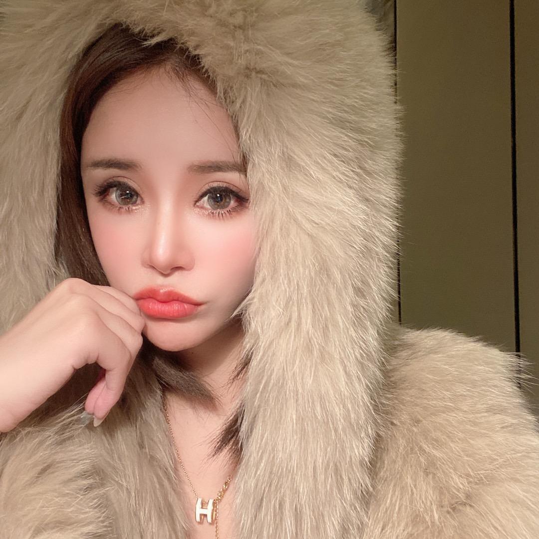俊老板服装皮草批发正在直播中…