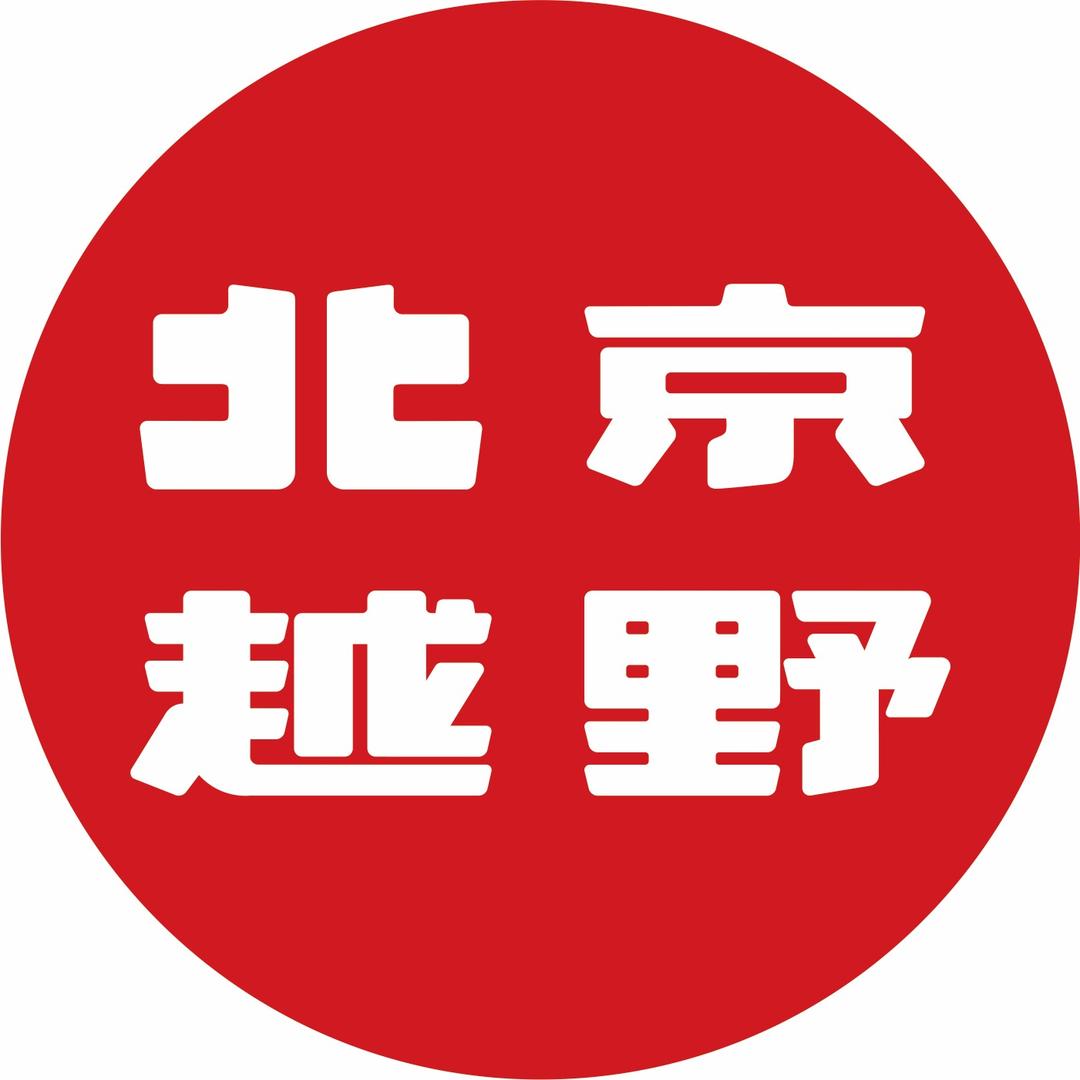 开越野车的女司机