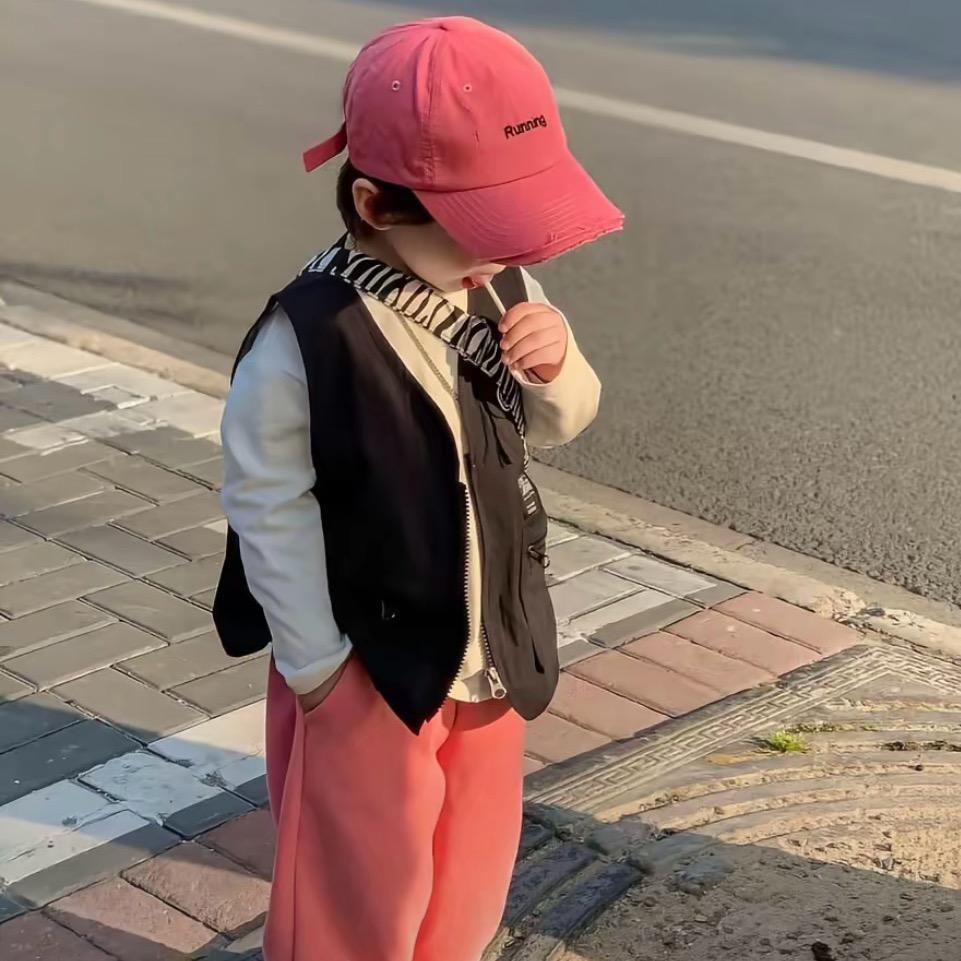 两个小朋友