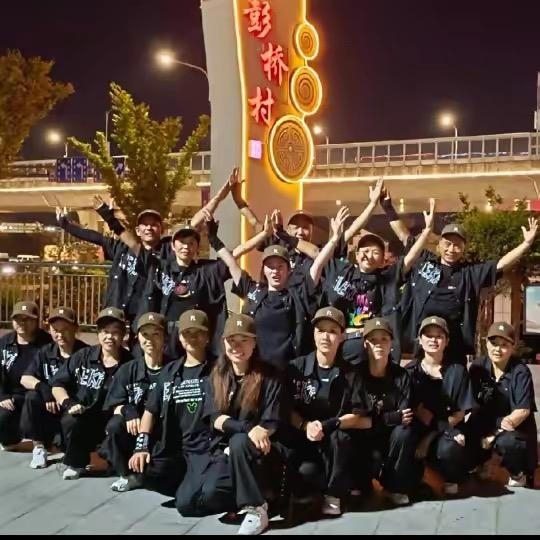 小小春：彭桥曳舞团