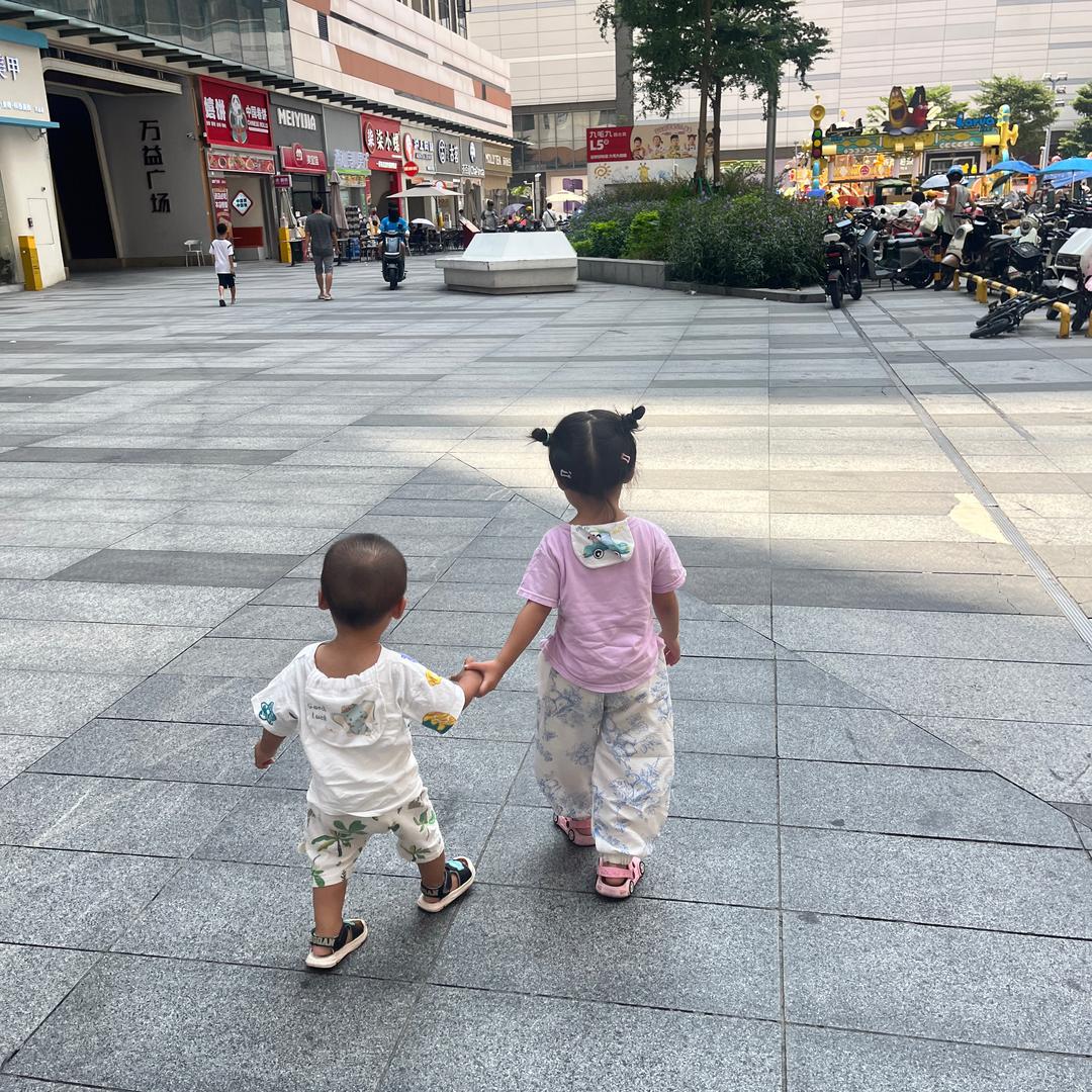 颜颜和朗朗