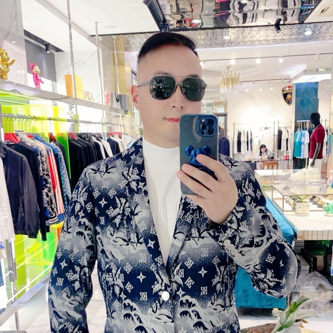 A8国际名品男装 雷哥