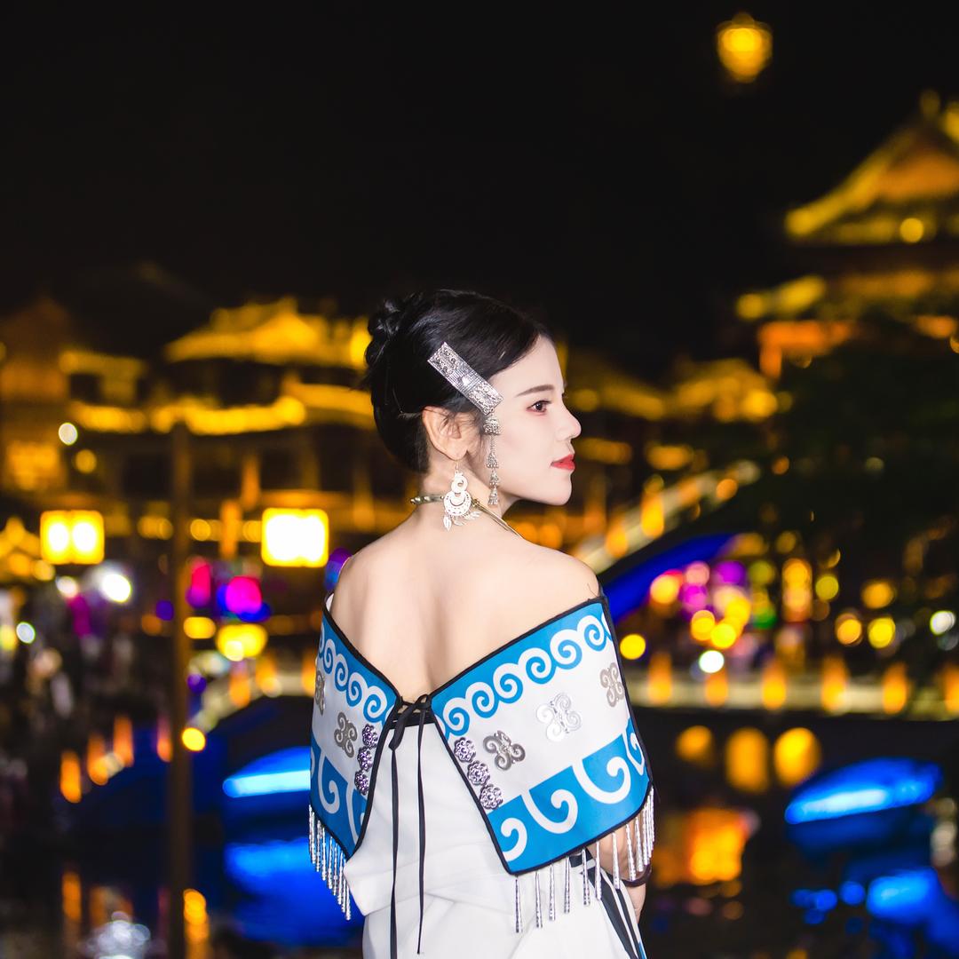 婷婷玉立．