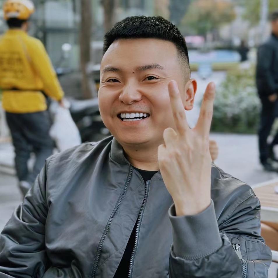 小龙哥很深情