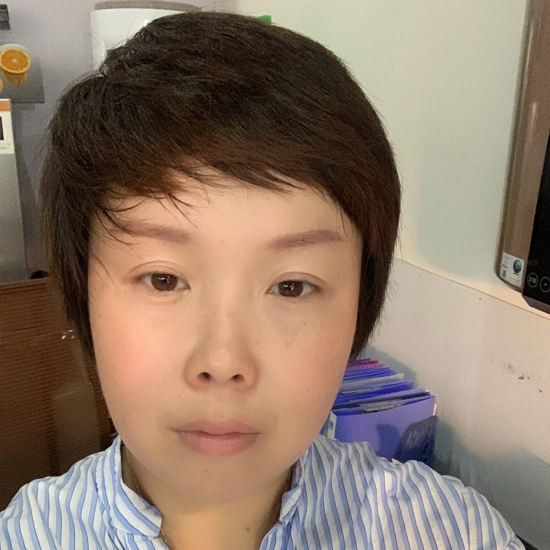 卖家电的霞姐。