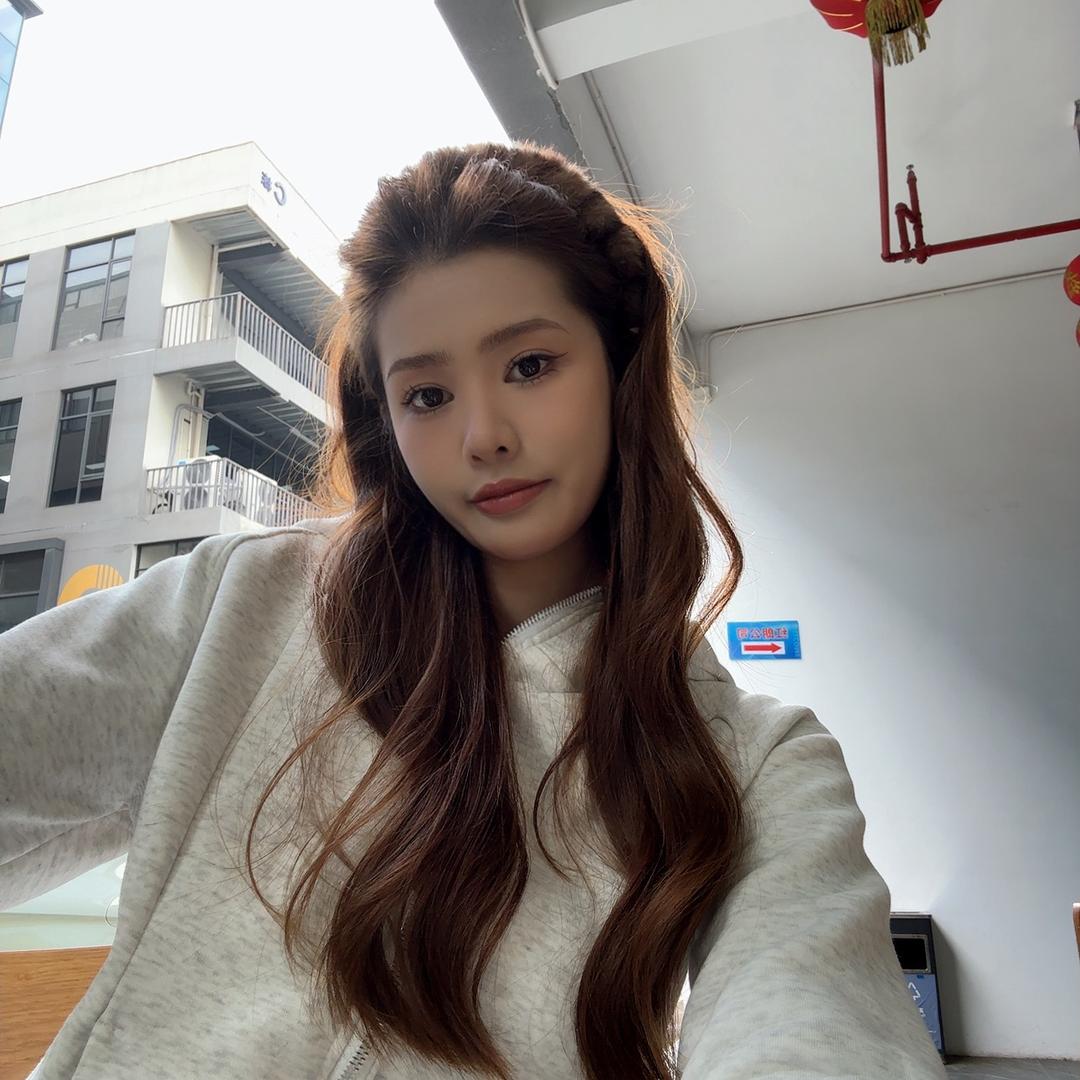 麦湖曲服装