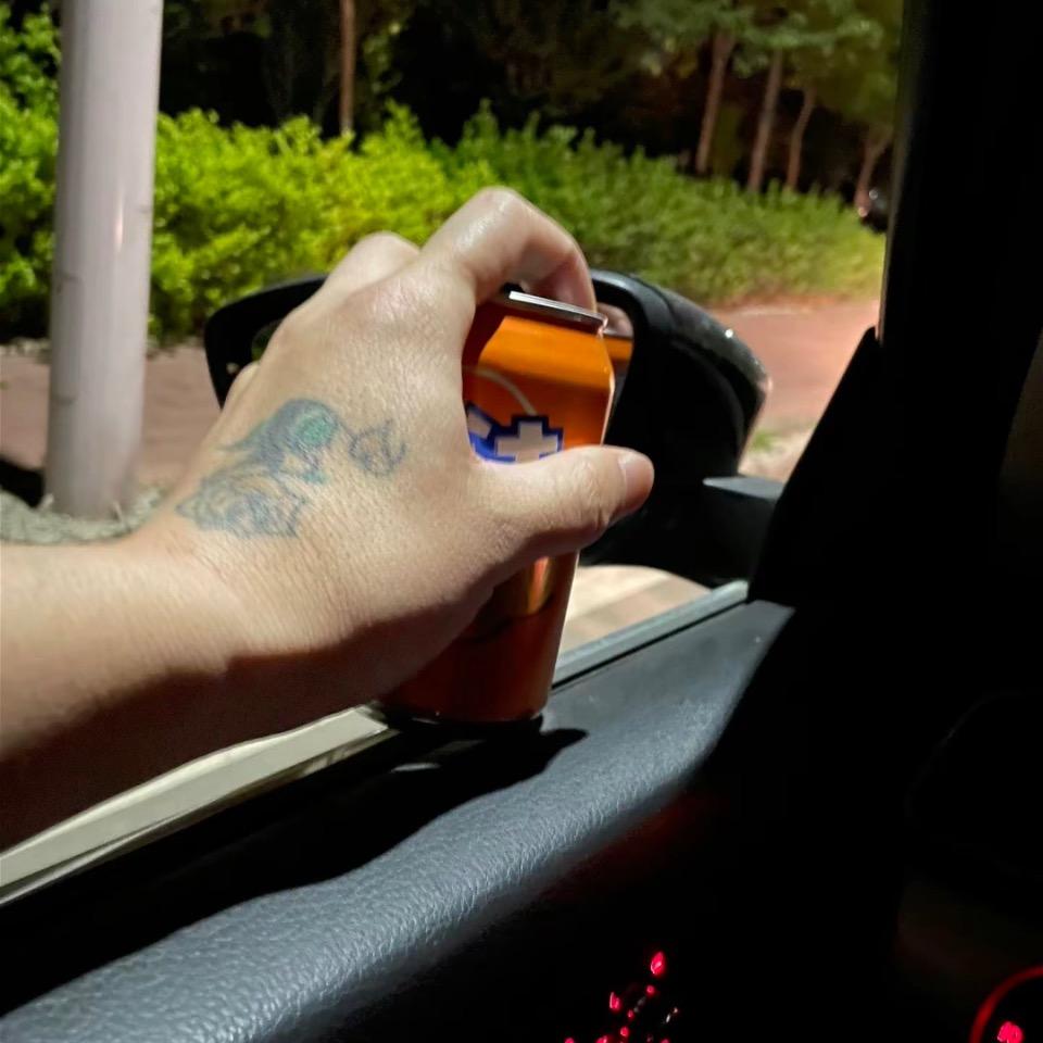 坐在坟头调戏鬼