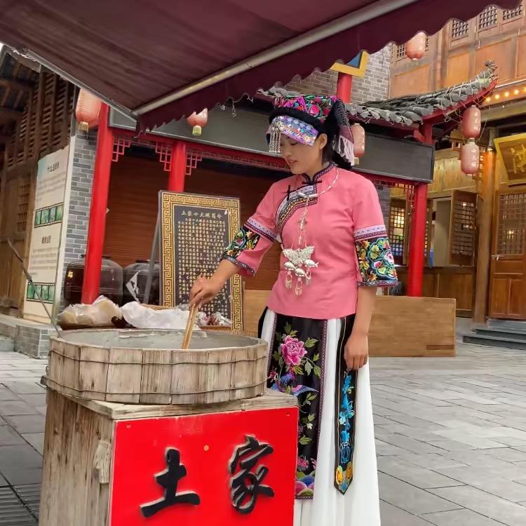 姚琪在路上