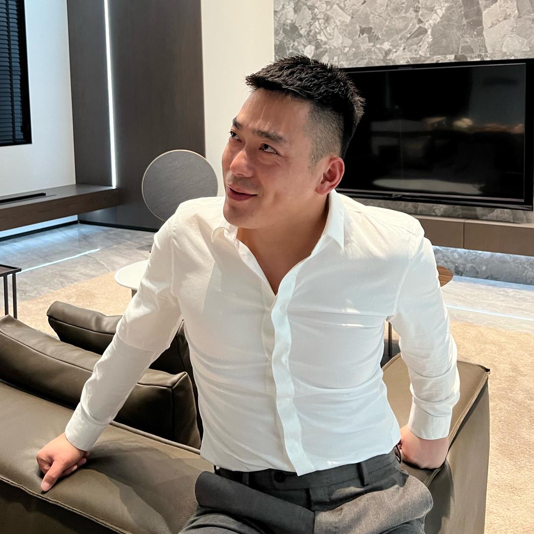 李拜天·/