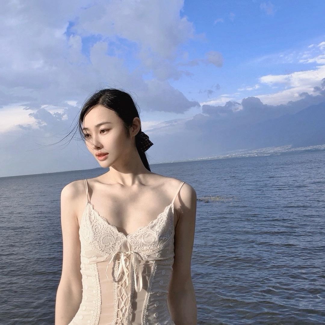 覃➕月