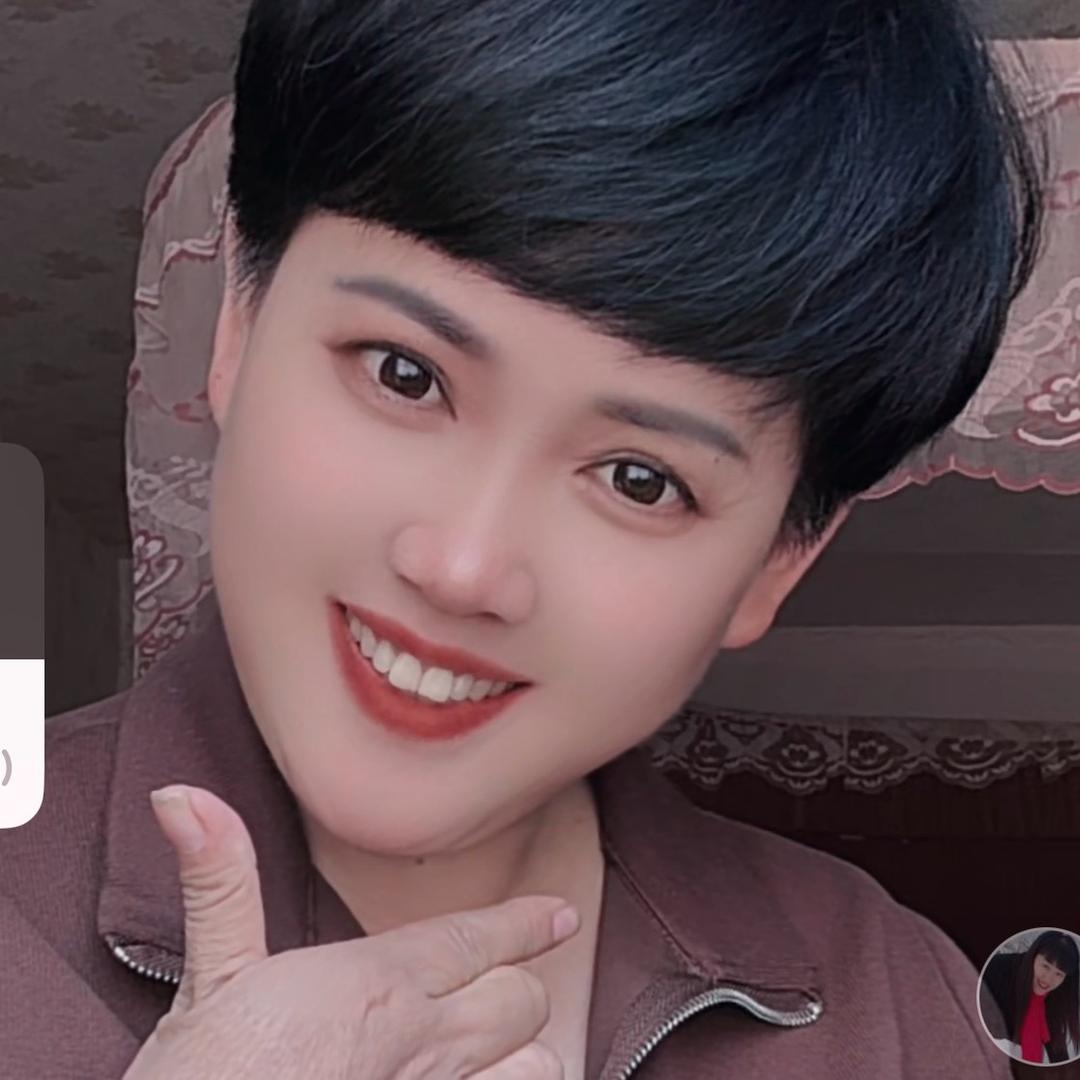爱上戏曲的荣姐