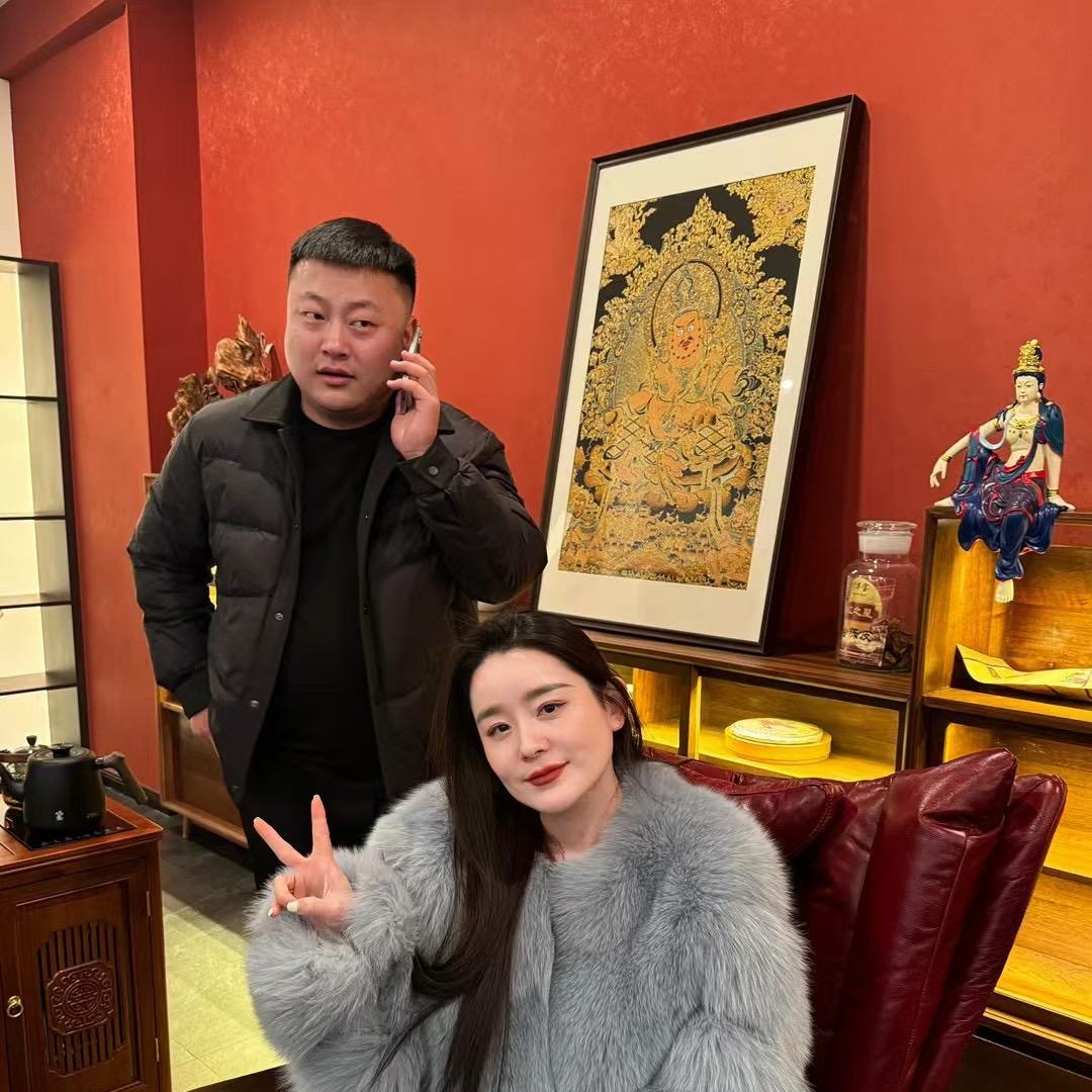 阳娃一家人。