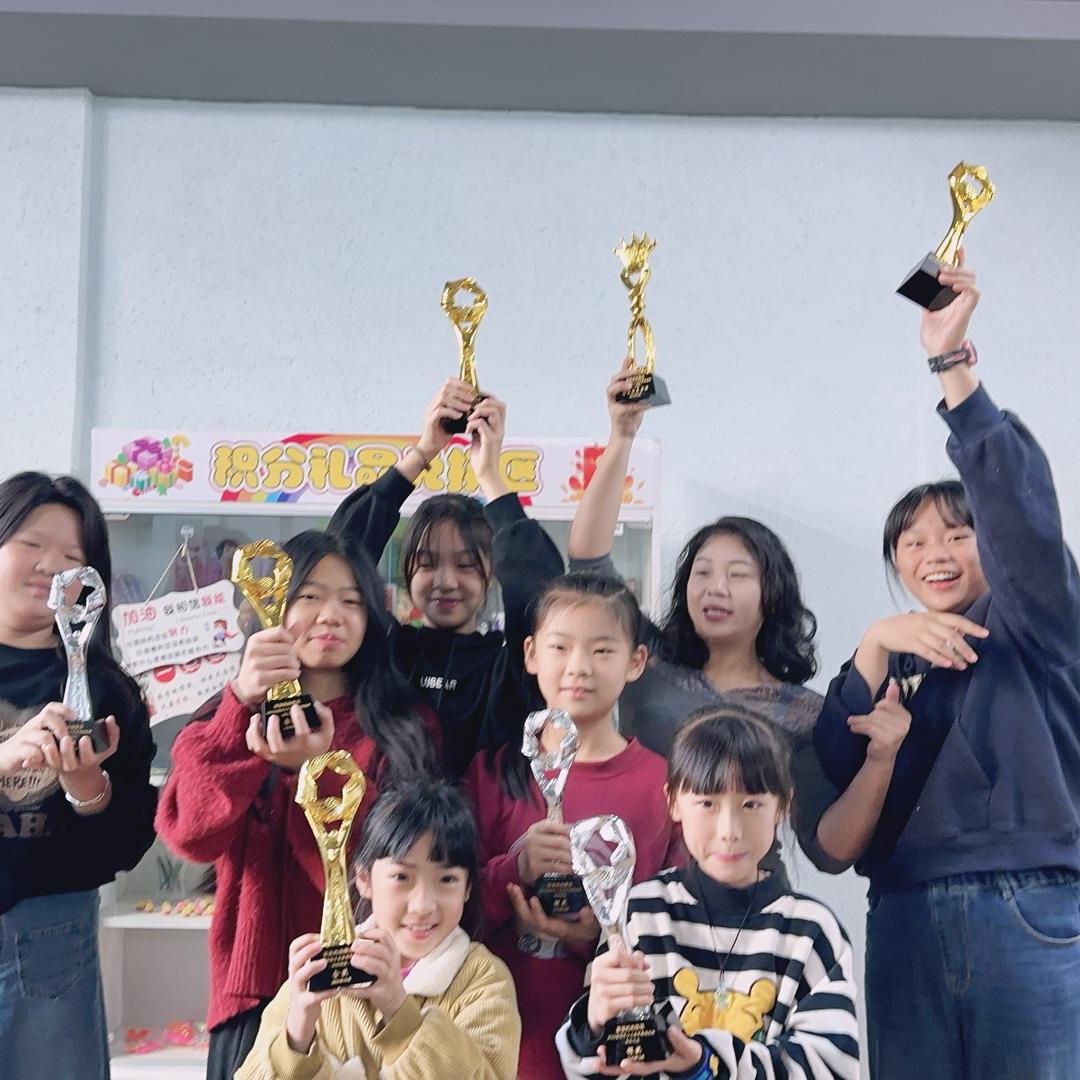 向上教育艺术培训中心（扬琴.古筝.二胡）