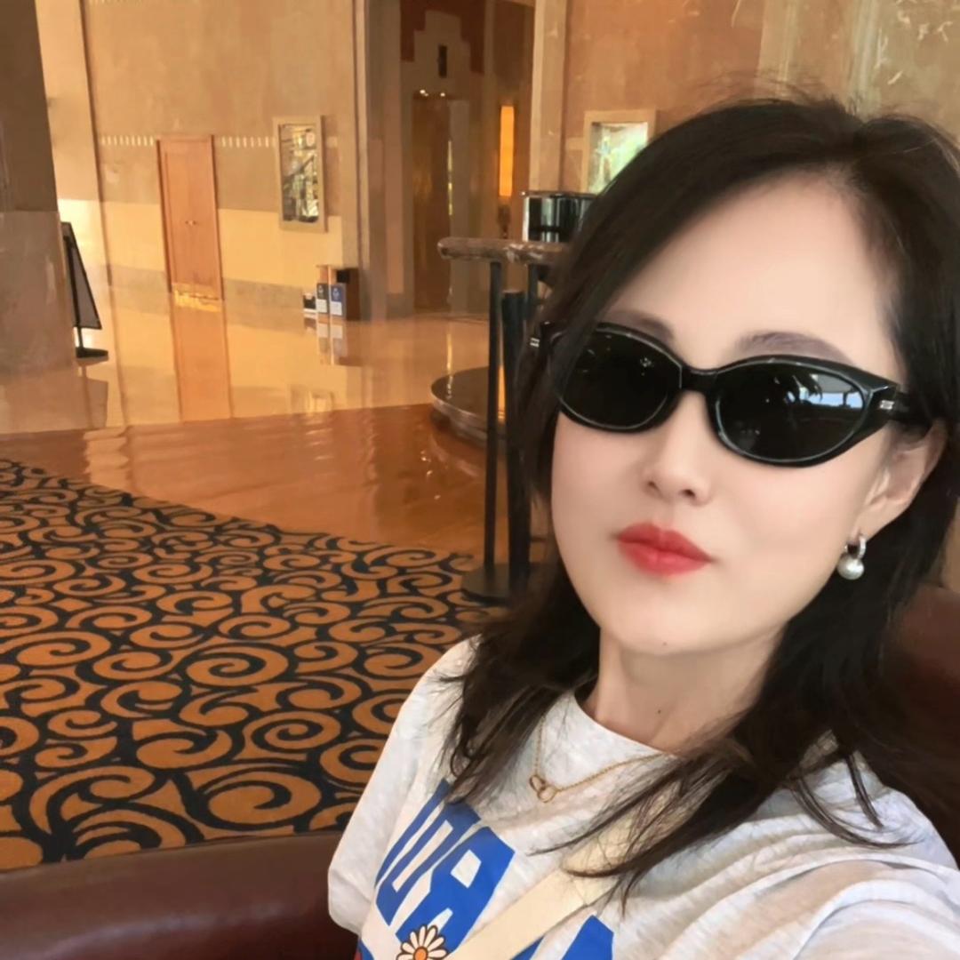 一米阳光☀️ 微笑扯痛嘴角