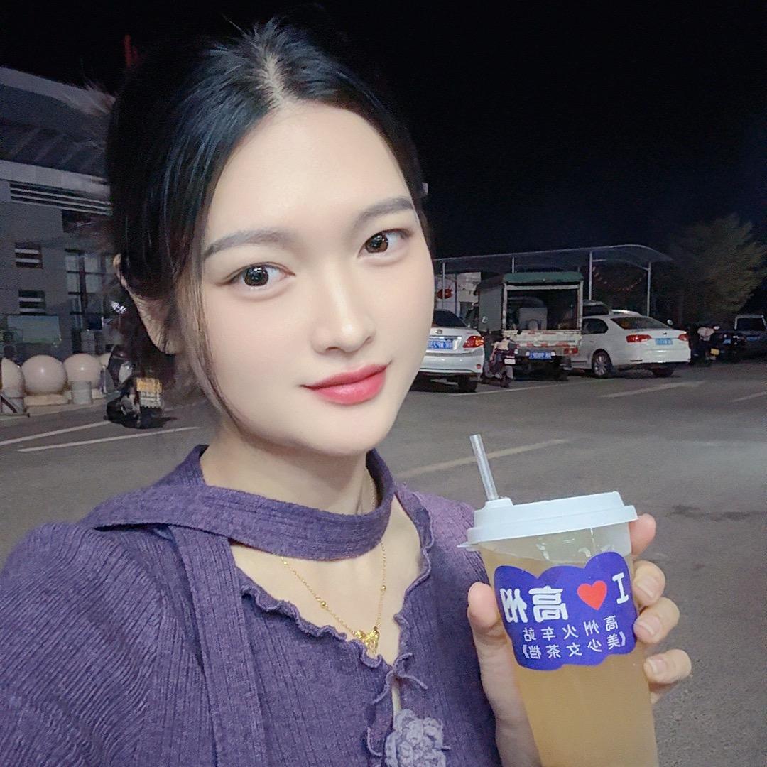 搬砖美少女（努力摆摊中）