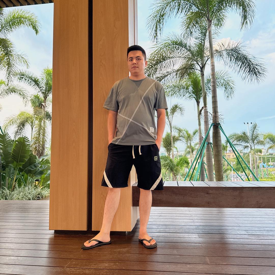 路灯下的你