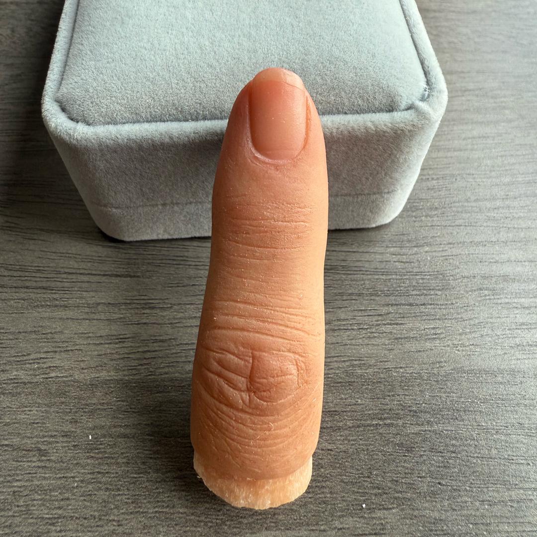 指间寻真