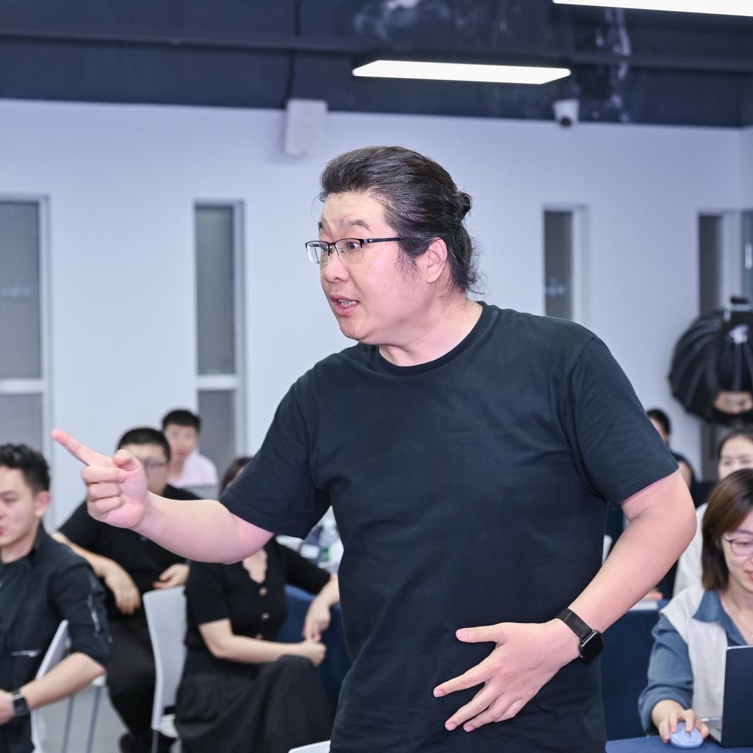 张有为爱读书