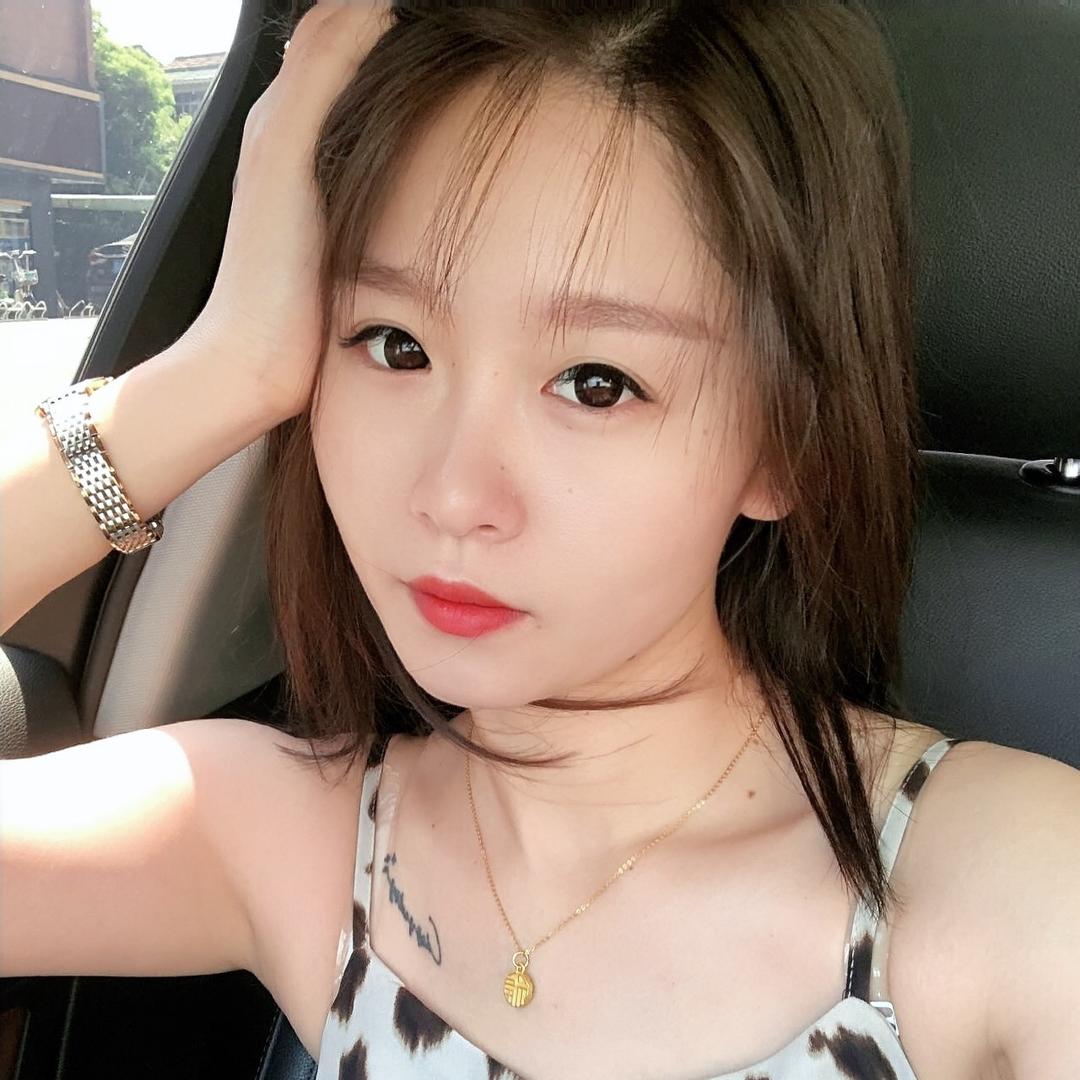 依依@