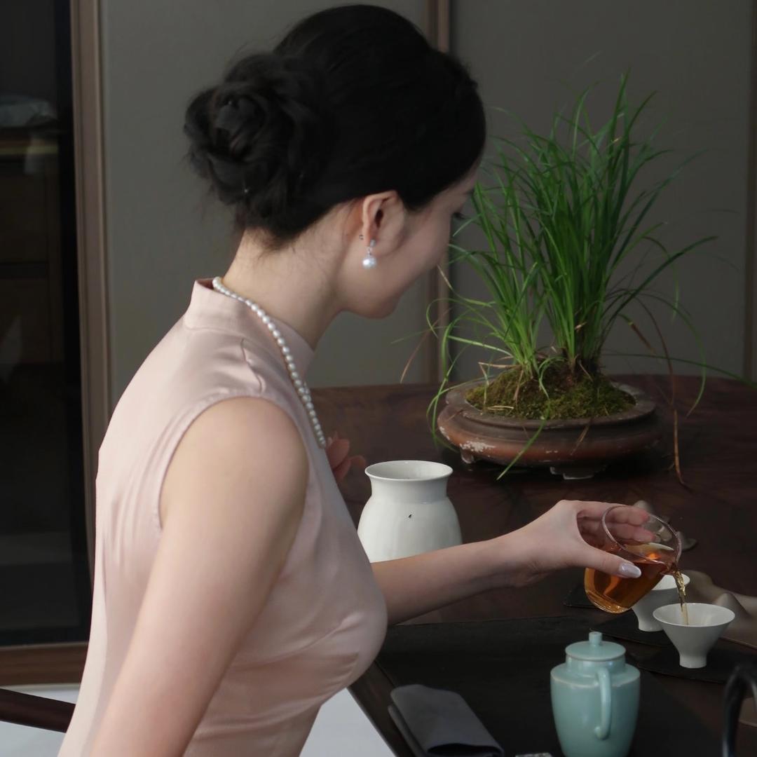 艾小万华服养生馆（襄阳店）