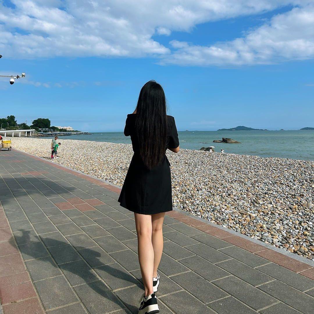 小样吃撑了