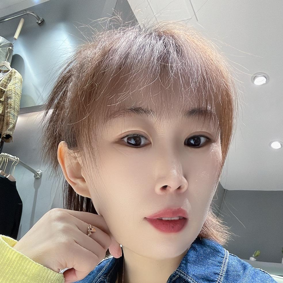 抖音打卡拿手机