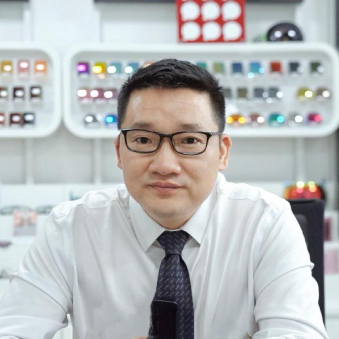 做眼镜的老吴