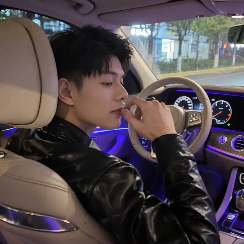 邓珠  雅迪电动车