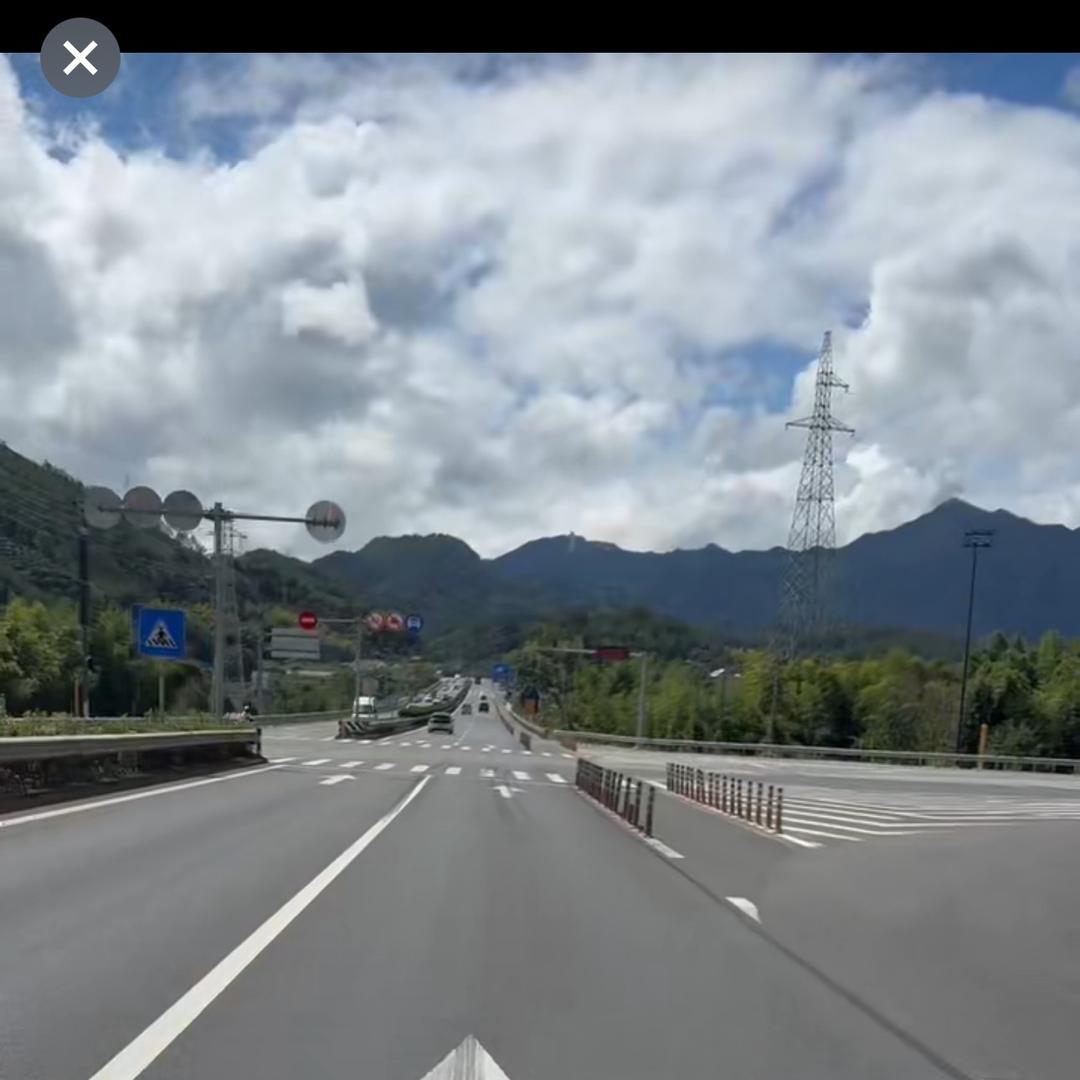 松阳村支书注意力不集中驾驶