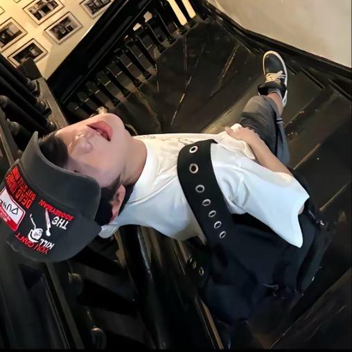 YYYy.