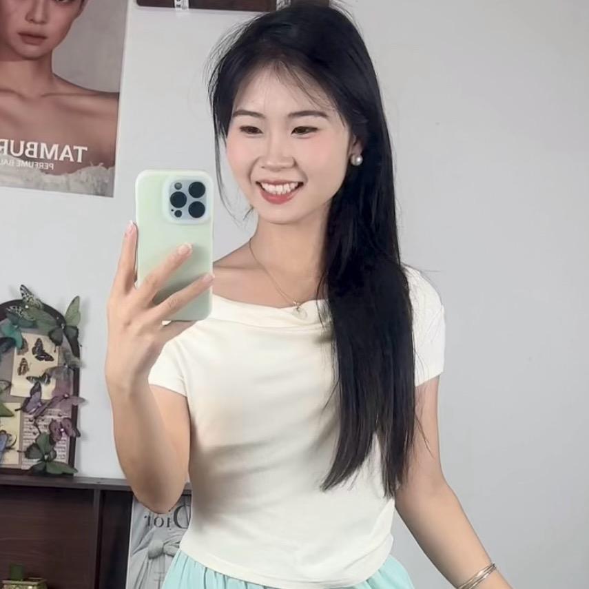 小何同学.