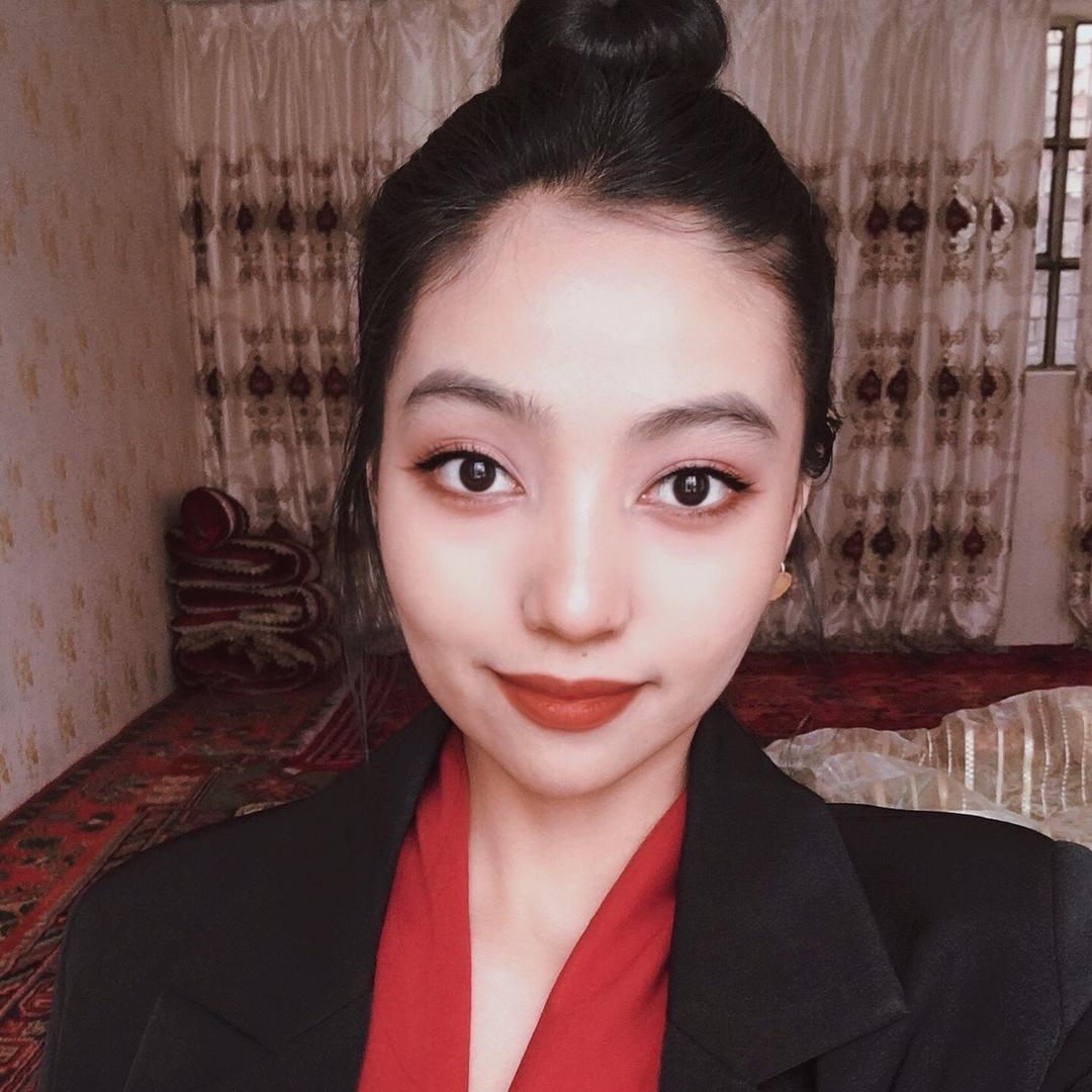 凯丽•黑妞