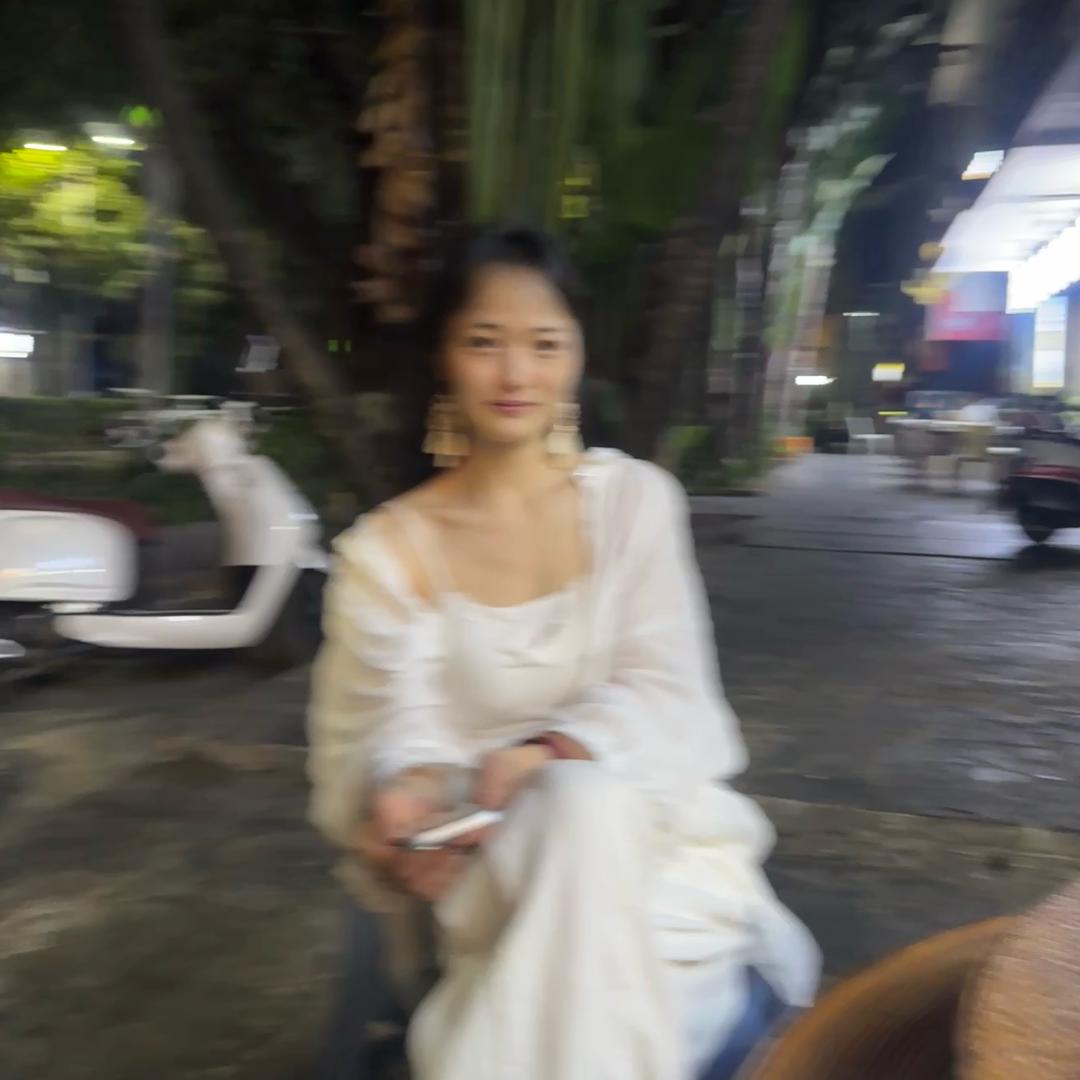 如初.