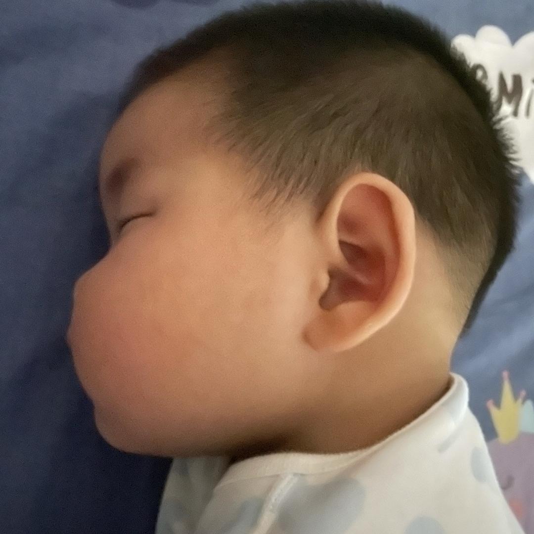 呆萌宝宝要爆爆