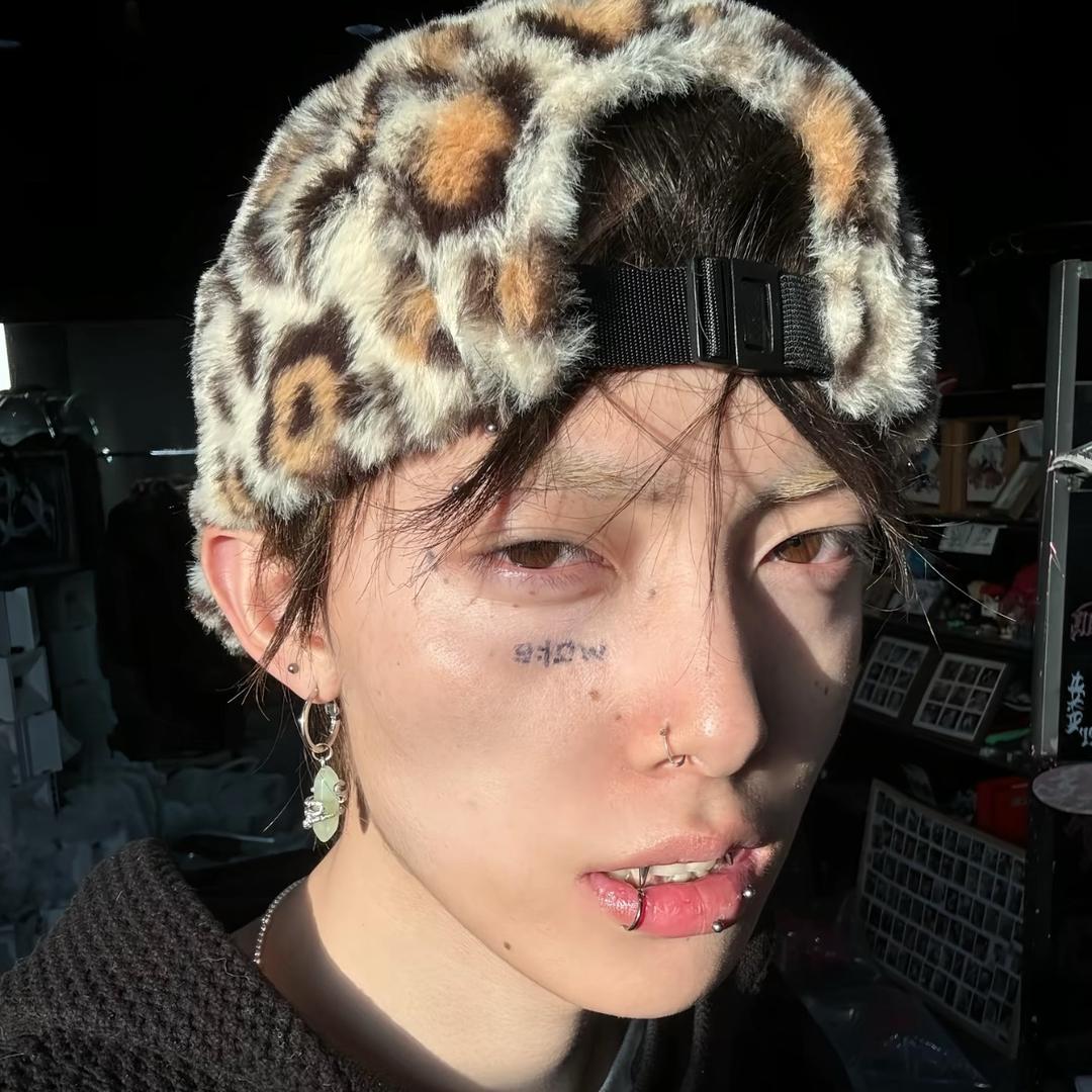 有点小y郁