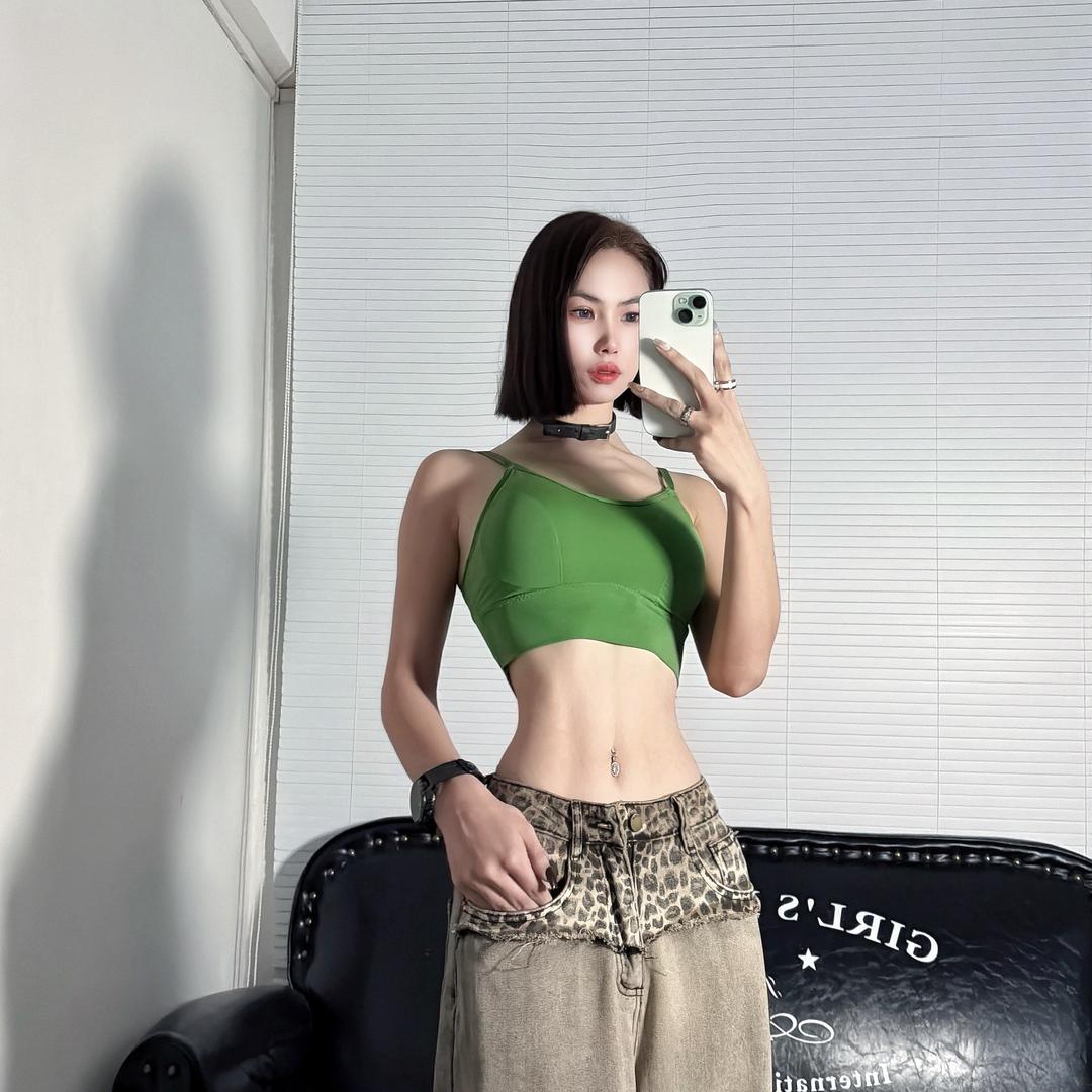 宋昭瑶的美背