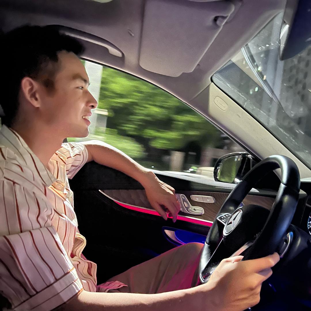 长得那么帅我容易嘛我