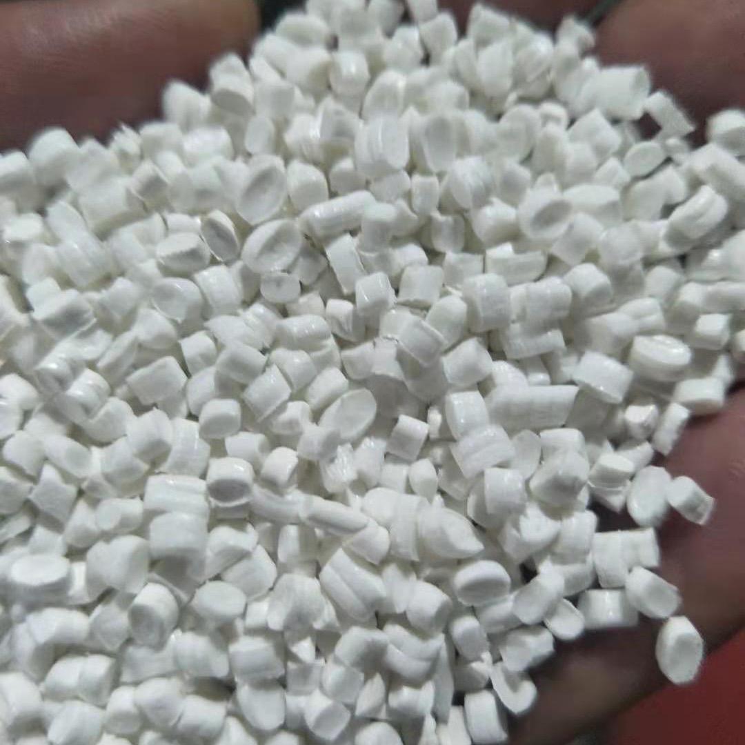 回收PE乳白袋皮、花高压边角料，缠绕膜