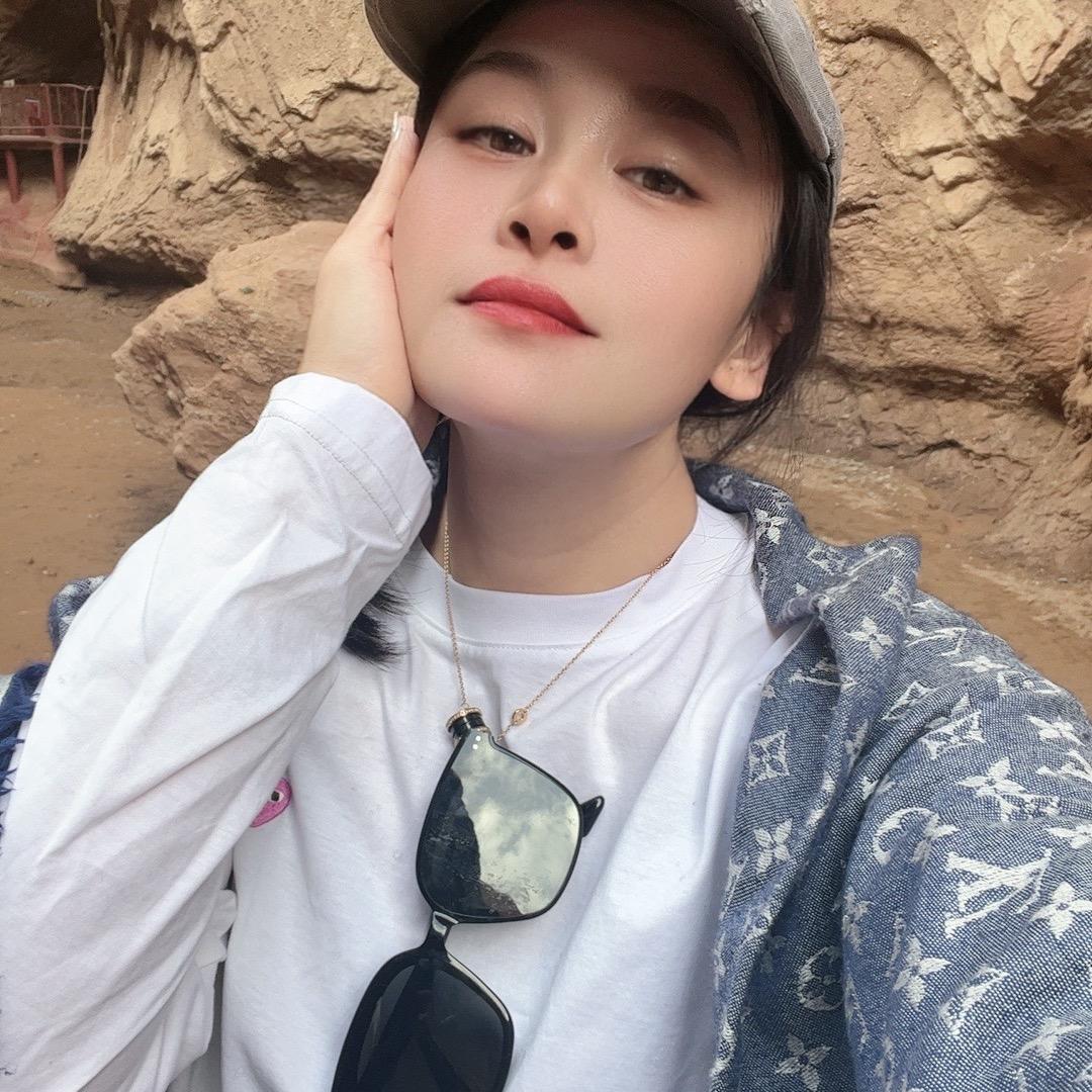 @ L I L Y女装集合店在长胜大巿场