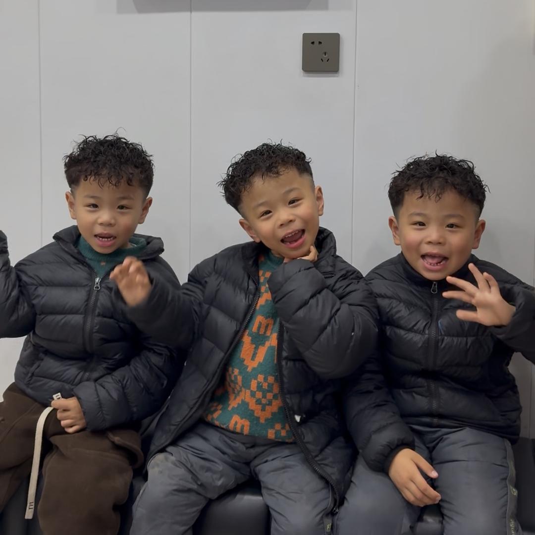 三胞胎ABCD的日常