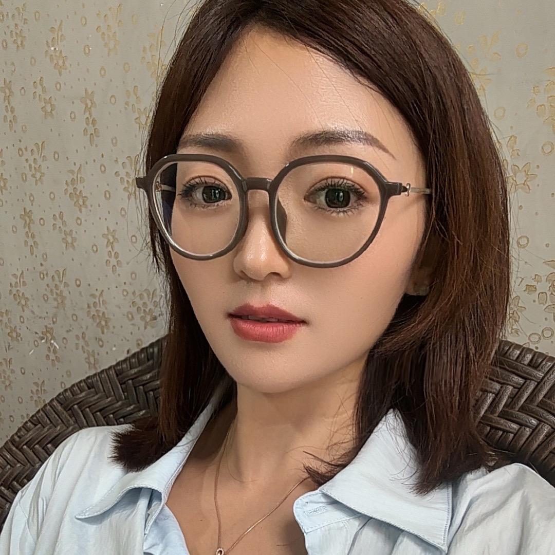 东川李秀 卖手机的小姐姐