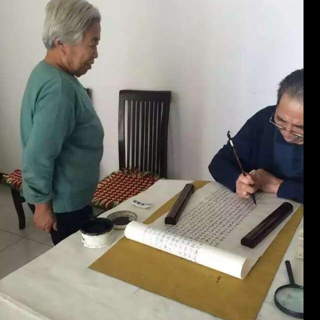 喜欢毛笔字的老头