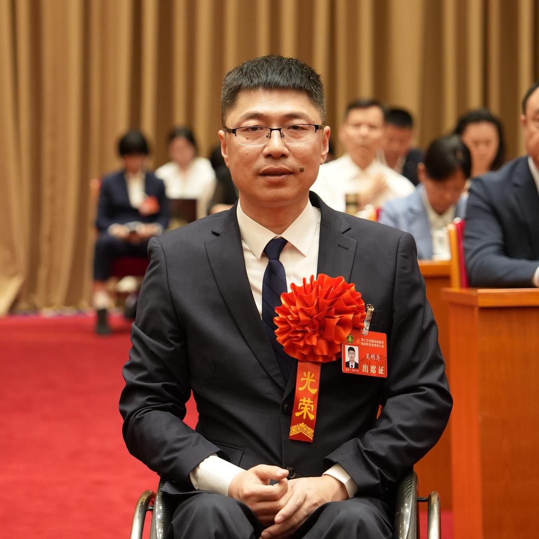 轮椅哥明月
