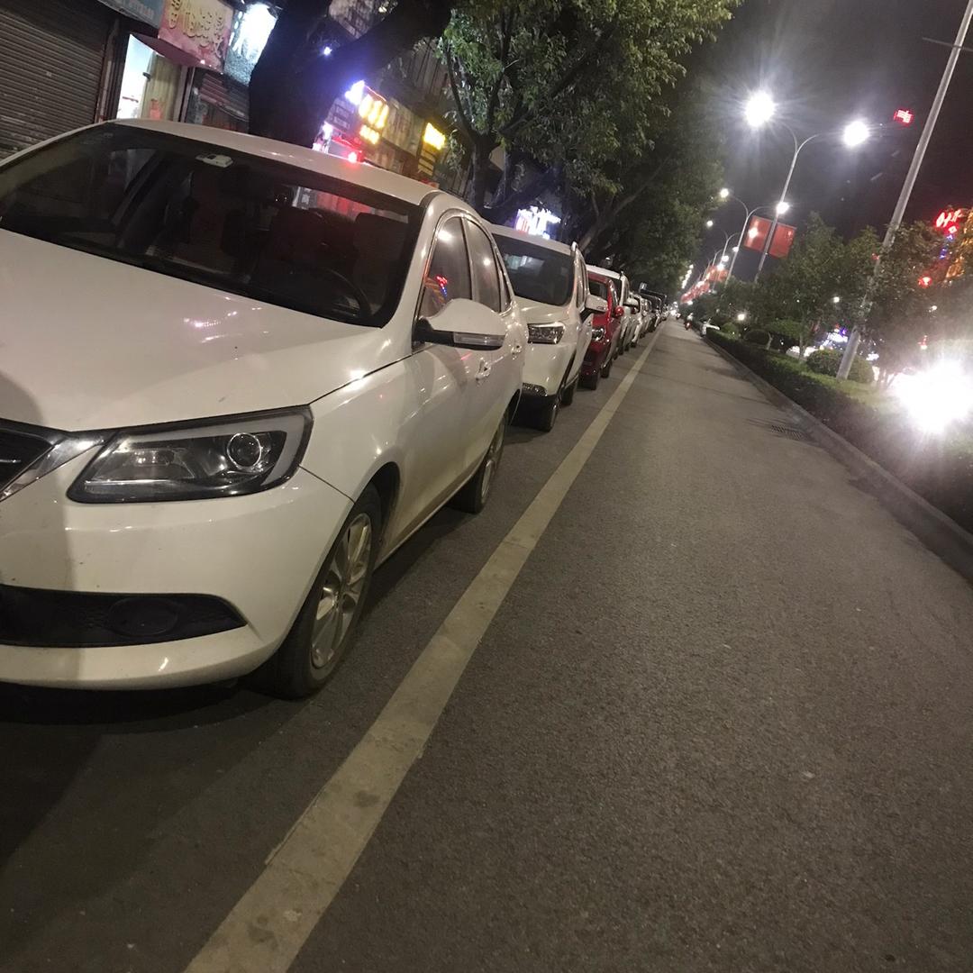 自然脱俗，潇洒大方