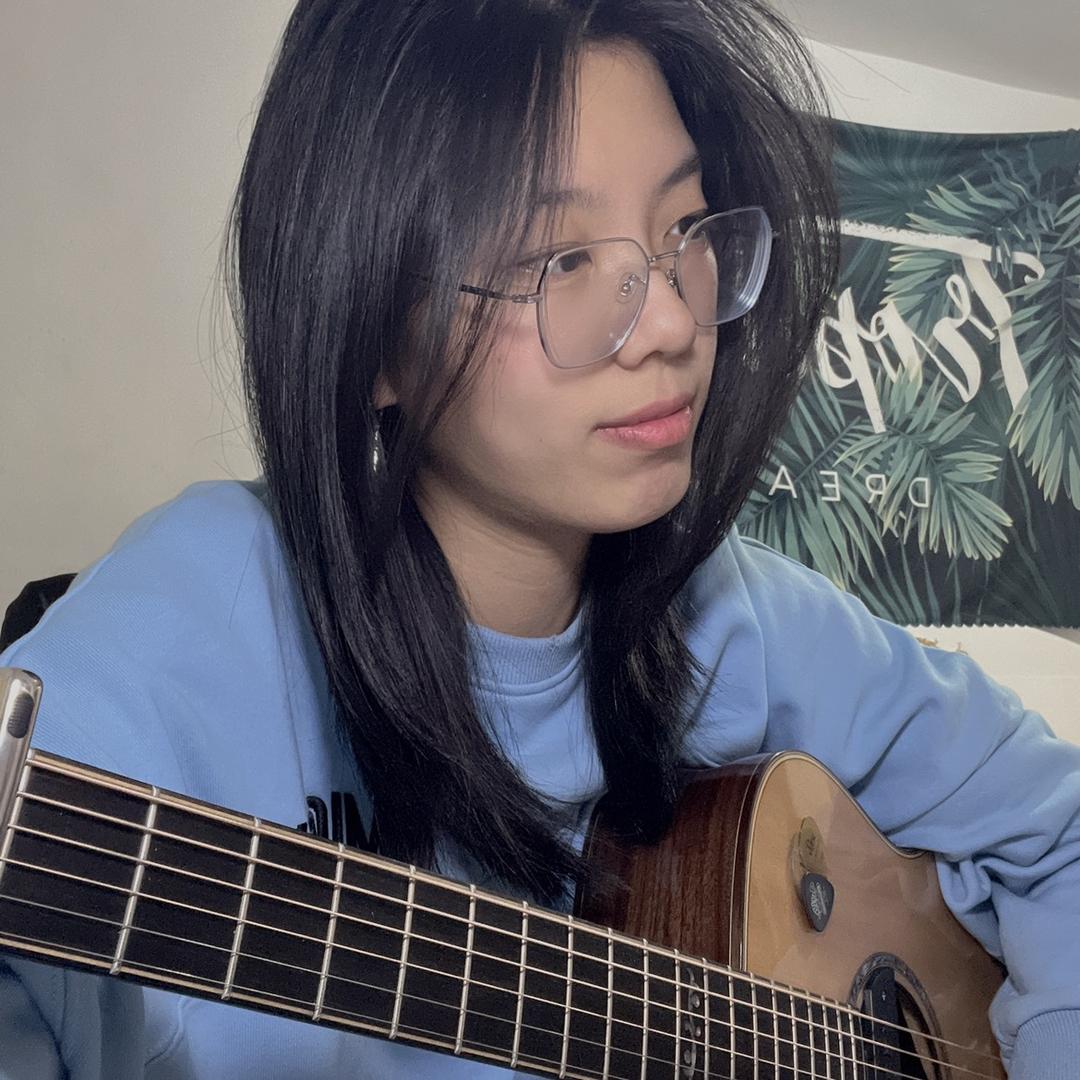 弹吉他的小杨