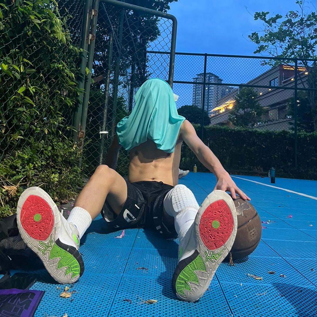 小胡很会拉杆🏀